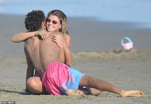 32847328-8703673-Affectionate_display_Later_the_son_of_Will_Smith_and_Sofia_embra-a-234_1599418404009.jpg