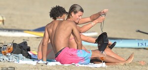 32847332-8703673-Yum_Both_Jaden_and_Sofia_had_tasty_looking_orange_cocktails_rest-a-231_1599418403911.jpg