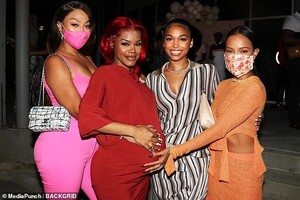32852574-8704115-Mom_club_Kim_Kardashian_s_BFF_La_La_Anthony_came_out_to_show_her-a-7_1599434127390.jpg