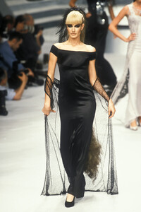 337906155_Chanel1995HauteCouture109.thumb.jpg.f0f986907cd6f89c5611dd77cbba3abc.jpg