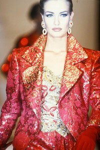 378197966_ChristianDior1991HauteCouture68.thumb.jpg.3ebbbdf12206abf95af852ba1b595e87.jpg