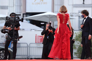 Arizona+Muse+Miss+Marx+Red+Carpet+77th+Venice+61Rvs9oMQtzx.jpg