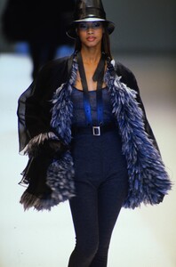 387898778_gianfranco-ferre-fw-1994(5).thumb.jpg.134dba5969280db8c542e030643e99c2.jpg