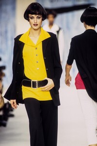 400131885_JinAbe1993WomenRTW22.thumb.jpg.54b1b082f98575cfbc82596f0748d035.jpg