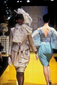 402504321_ChristianDior1995HauteCouture67.thumb.jpg.37ef59313363abc5a3ffbac68c2e9a07.jpg