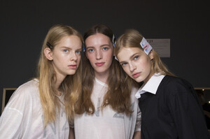 42123774_No.21Spring2019BackstageqX_tHI9AmmWx.thumb.jpg.7772035d9478edc69a2aee674aa9f98d.jpg