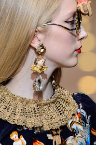 435430122_DolceGabbanaFall2018DetailsU28U79WQ2Tsx.thumb.jpg.e0cefc6bfcc0af8ee5c0d9d99041a561.jpg