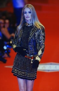 46177868_versace-hc-fw-1991(1).thumb.jpg.de936b071ebddc8e2734cde9556cd839.jpg