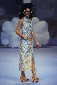 462922653_chanel-hc-ss-1992(6).thumb.jpg.aca205e5b25e3798b7c328c1c28620cc.jpg