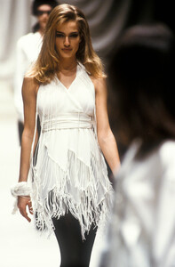 475962962_Fendi1991WomenRTW3.thumb.jpg.4c5b455dff0d8e34f802b336480d5090.jpg