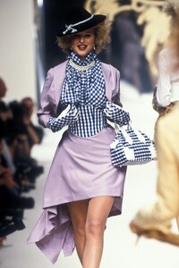 478656625_VivienneWestwood1995WomenRTW167.thumb.jpg.5b645a016aac717ecfd7955613e5c4c1.jpg