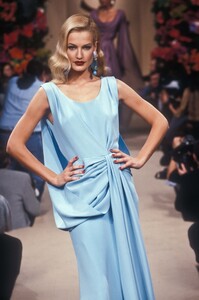 480022505_YvesSaintLaurent1995HauteCouture170.thumb.jpg.ff81c109d4dd83282956aa38817e55f5.jpg