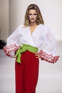 481478576_Givenchy1993WomenRTW114.thumb.jpg.f276886cfdd04711a3f877fd77f8fdf5.jpg