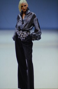 482862691_gianfranco-ferre-fw-1994(8).thumb.jpg.7187ddc6455794ddccedf87da6eb33e8.jpg