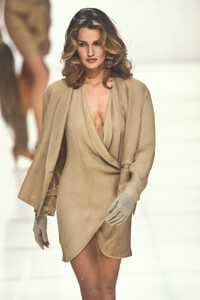 483636211_GiorgioArmani1991Spring(3).thumb.jpg.e6656265ffb65b0ff4093068f9acc386.jpg