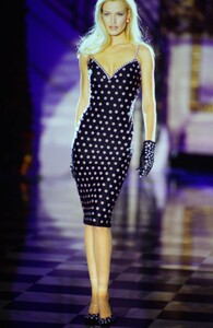 48501952_atelier-versace-ss-1995(18).thumb.jpg.348aba5a67e673a5539fd4d3221b4e6c.jpg