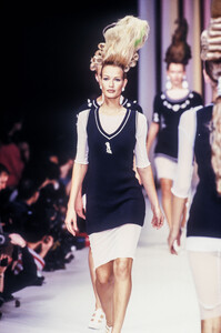 485307104_KarlLagerfeld1994WomenRTW2.thumb.jpg.9d72da04a806c6a6df916d39d2eb5883.jpg