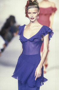 489753644_Blumarine1997WomenRTW186.thumb.jpg.b8a3fe398c865b67e359c9c7ed0aee9c.jpg