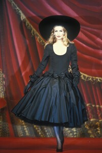 499796783_NinaRicci1991HauteCouture95.thumb.jpg.794a395b01fbf5de38e4d30367cdc1d2.jpg