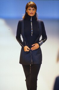 549825487_gianfranco-ferre-fw-1994(5).thumb.jpg.b1c5ebf7f1a0cce35904a7b534228413.jpg