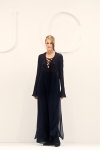 580099773_Gucci1993WomenRTW67.thumb.jpg.2ec60841b3175849d8ff8ea4d7769c78.jpg