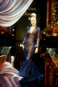 58591202_ChristianDior1995HauteCouture74.thumb.jpg.2f0684e6406cb62c292743f65155a96d.jpg