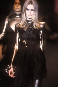 601874616_KarlLagerfeld1991WomenRTW74.thumb.jpg.832f9a01dc8350150338a98641cc5861.jpg