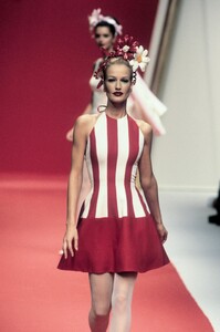 604924838_JacquesFath1995WomenRTW16.thumb.jpg.956805f7ab4f6084de123341c7f9aa98.jpg