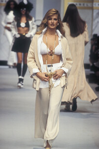 62654360_Chanel1993WomenRTW90.thumb.jpg.abca7b90a23ecbdadebbfda2be32cd13.jpg