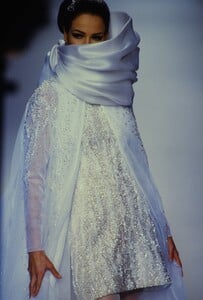 664925014_lanvin-hc-spring-1992(17).thumb.jpg.67ac6a27d5eb57af9c8ecc90d68086e4.jpg