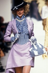 705755375_VivienneWestwood1995WomenRTW169.thumb.jpg.ce18a0930c75e95eddd115849d707317.jpg