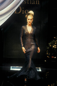 730665173_ChristianDior1995HauteCouture72.thumb.jpg.8f4620e5ba49bc1d03059afc749d0c03.jpg