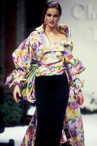 737298815_ChristianDior1992HauteCouture74.thumb.jpg.e2f1a33ffec0c8941d16df2c8b719428.jpg