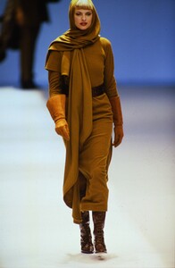 749737262_gianfranco-ferre-fw-1994(1).thumb.jpg.40888a61f21108726700191c9959b7b3.jpg
