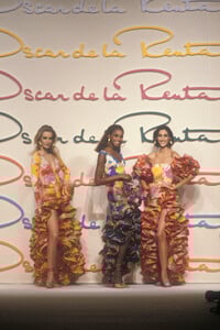 752610524_OscardeLaRentaSpring199210.thumb.jpg.9f9146775ff772e29ccea59de615f0d7.jpg