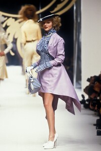 760796903_VivienneWestwood1995WomenRTW170.thumb.jpg.8d721b7c4bd37508254e2fdf6f7310cc.jpg