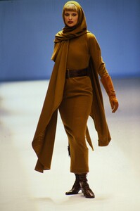784006760_gianfranco-ferre-fw-1994(5).thumb.jpg.0bbdd6d69f8d4d25dcf7539bd2d90a03.jpg