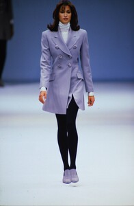 793654064_gianfranco-ferre-fw-1994(7).thumb.jpg.457a671cc748e5908168f300585208fb.jpg