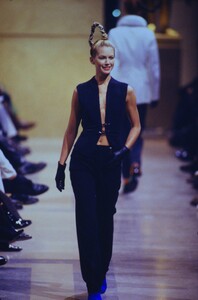 801865709_dirk-bikkembergs-fw-1996(2).thumb.jpg.e361b53e9133b5203269fffe85f54c53.jpg