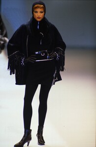 819129568_gianfranco-ferre-fw-1994(5).thumb.jpg.e42976fbe67fd022396bfd220fff795c.jpg