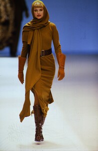 823377987_gianfranco-ferre-fw-1994(3).thumb.jpg.6bb0c2d23aa37122fc17dc9891eebe36.jpg