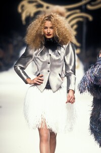 84995620_VivienneWestwood1995WomenRTW51.thumb.jpg.efe65c0004c22427913614dc13a6a1ad.jpg