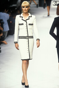 864547058_Chanel1995HauteCouture10.thumb.jpg.6b1af697d94894507c080901d113e901.jpg