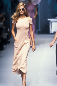 913999792_Chloe1995WomenRTW44.thumb.jpg.e25ae6ddf757aa422fea52493e0cfc85.jpg