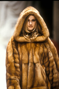 925421737_Fendi1991WomenRTW59.thumb.jpg.81c7df5fc0ff910ae7160e405672205e.jpg