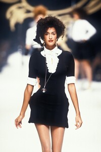 940148358_VivienneWestwood1995WomenRTW2.thumb.jpg.85feefc8a84332bbb4b5875efde2e9de.jpg