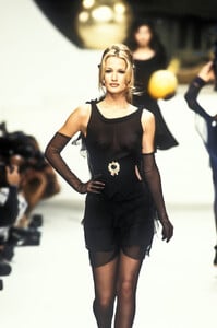 981624275_Chanel1994HauteCouture127.thumb.jpg.bba814387e77284be833b8110280f756.jpg