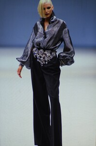 982806528_gianfranco-ferre-fw-1994(9).thumb.jpg.08407d371ae07cd1ee79e9e27ebe7a7f.jpg