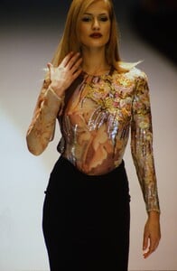 989297315_gianfranco-ferre-fw-1994(9).thumb.jpg.6a90416557d9d9e616163d6c01c501b9.jpg