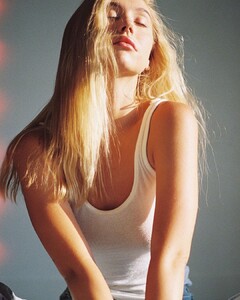 AlexisRen_Instagram20200903_2.thumb.jpg.61d975502e50f0c7d3a0da82991945b4.jpg